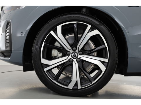 Volvo XC60 2.0 T6 Plug-in hybrid AWD Plus Dark | Luchtvering | Trekhaak | H&K Audio | 360 camera |