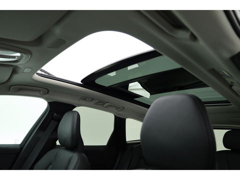 Volvo XC60 2.0 T6 Plug-in hybrid AWD Plus Dark | Luchtvering | Trekhaak | H&K Audio | 360 camera |
