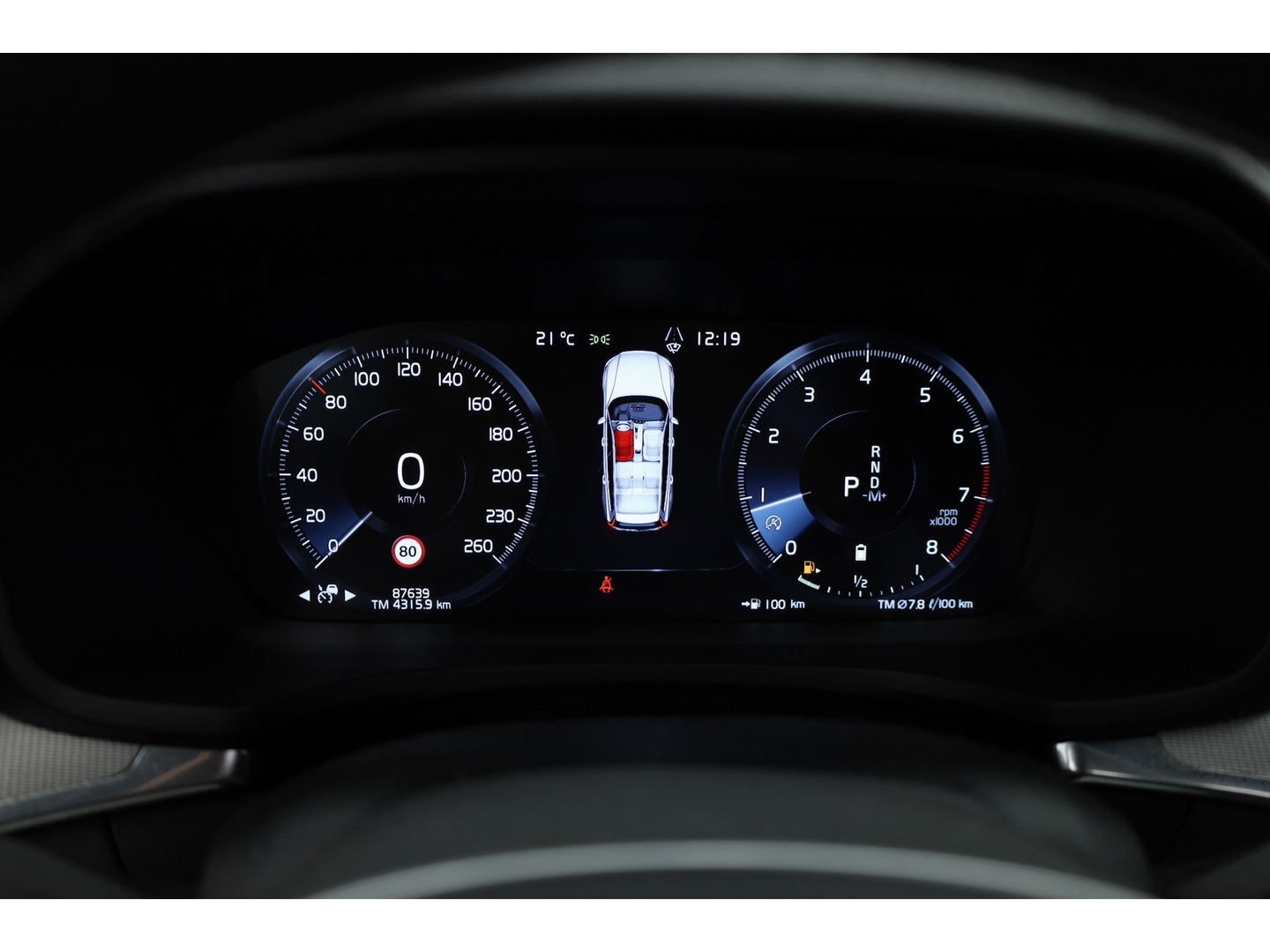 Volvo V60 2.0 B4 R-Design | Pano-dak | Head-up | 360 camera | H&K Audio | ACC | Blis |