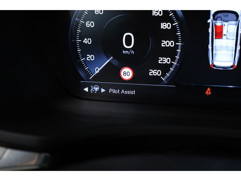 Volvo V60 2.0 B4 R-Design | Pano-dak | Head-up | 360 camera | H&K Audio | ACC | Blis |