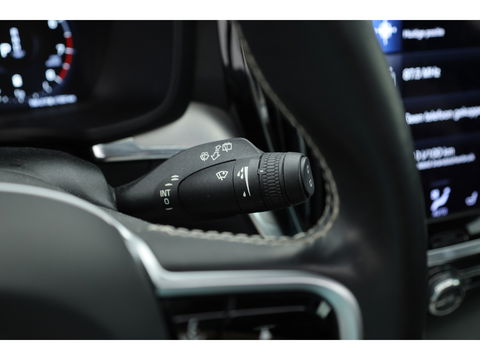 Volvo V60 2.0 B4 R-Design | Pano-dak | Head-up | 360 camera | H&K Audio | ACC | Blis |