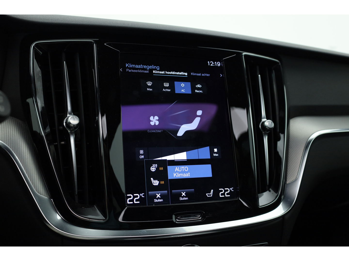 Volvo V60 2.0 B4 R-Design | Pano-dak | Head-up | 360 camera | H&K Audio | ACC | Blis |