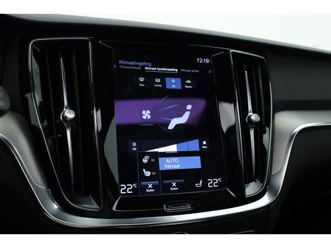 Volvo V60 2.0 B4 R-Design | Pano-dak | Head-up | 360 camera | H&K Audio | ACC | Blis |
