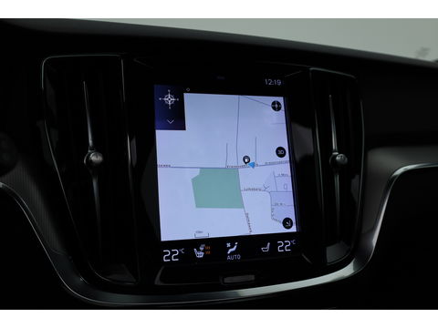 Volvo V60 2.0 B4 R-Design | Pano-dak | Head-up | 360 camera | H&K Audio | ACC | Blis |