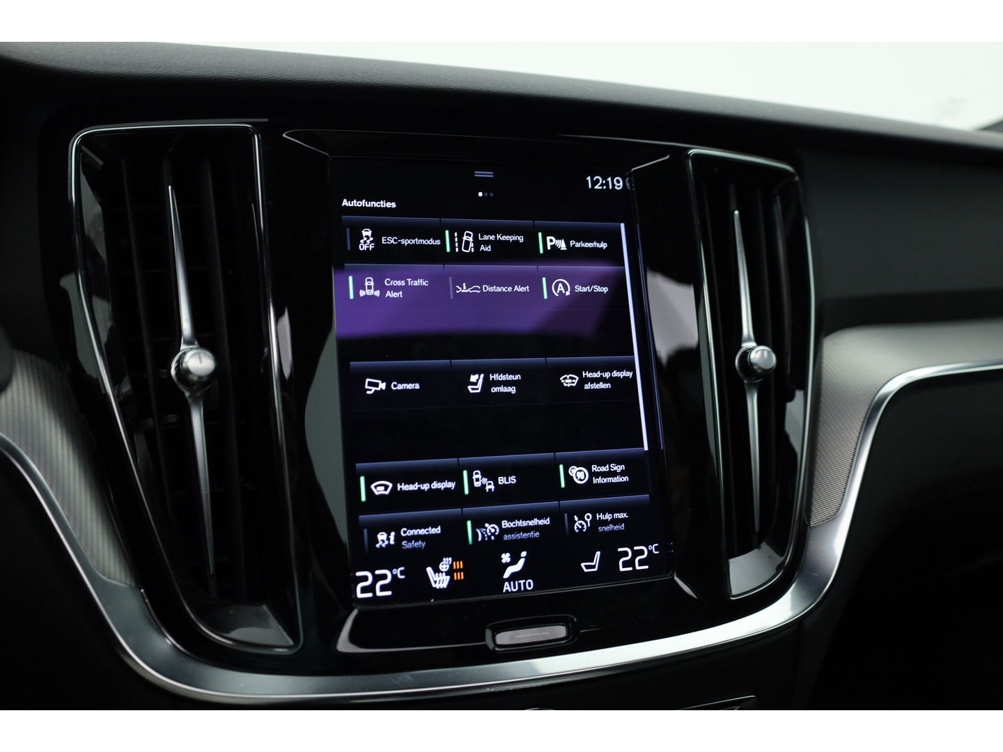 Volvo V60 2.0 B4 R-Design | Pano-dak | Head-up | 360 camera | H&K Audio | ACC | Blis |