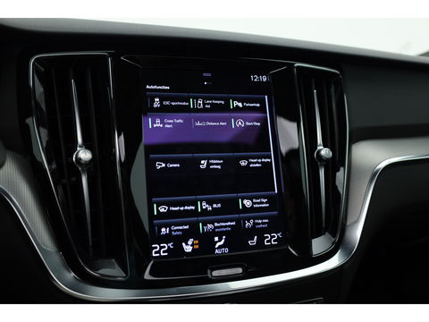 Volvo V60 2.0 B4 R-Design | Pano-dak | Head-up | 360 camera | H&K Audio | ACC | Blis |