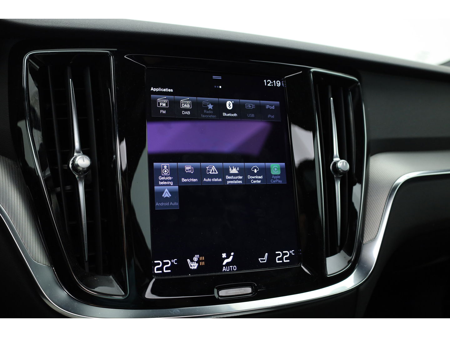 Volvo V60 2.0 B4 R-Design | Pano-dak | Head-up | 360 camera | H&K Audio | ACC | Blis |