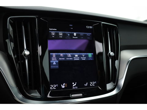 Volvo V60 2.0 B4 R-Design | Pano-dak | Head-up | 360 camera | H&K Audio | ACC | Blis |