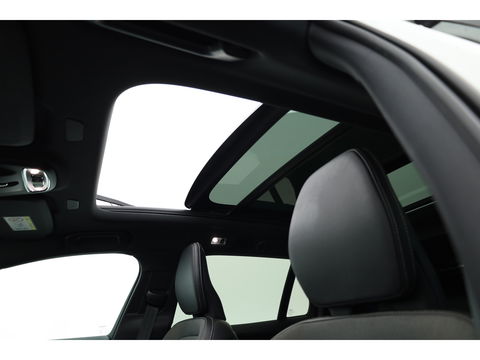 Volvo V60 2.0 B4 R-Design | Pano-dak | Head-up | 360 camera | H&K Audio | ACC | Blis |