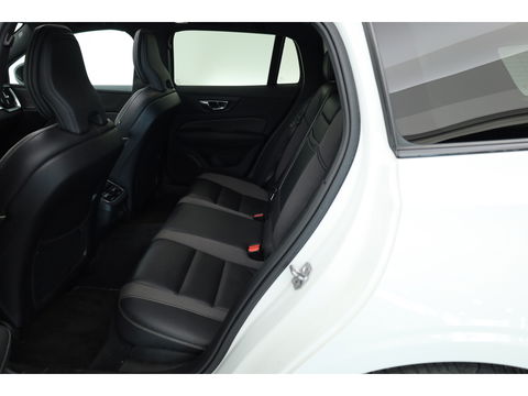 Volvo V60 2.0 B4 R-Design | Pano-dak | Head-up | 360 camera | H&K Audio | ACC | Blis |