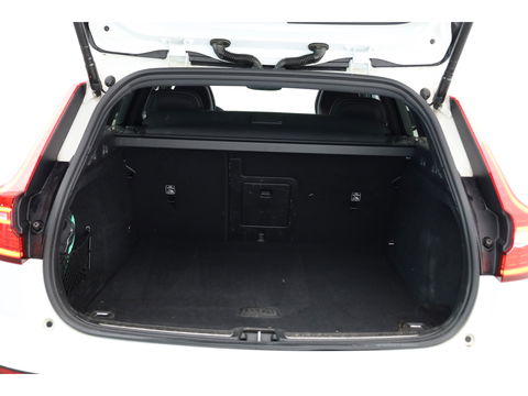 Volvo V60 2.0 B4 R-Design | Pano-dak | Head-up | 360 camera | H&K Audio | ACC | Blis |