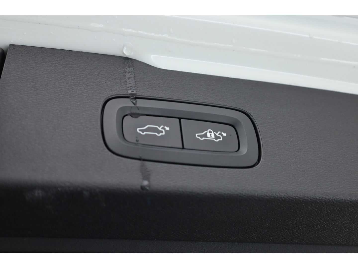 Volvo V60 2.0 B4 R-Design | Pano-dak | Head-up | 360 camera | H&K Audio | ACC | Blis |