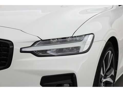Volvo V60 2.0 B4 R-Design | Pano-dak | Head-up | 360 camera | H&K Audio | ACC | Blis |