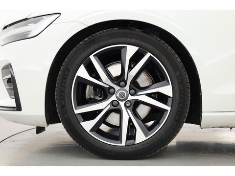 Volvo V60 2.0 B4 R-Design | Pano-dak | Head-up | 360 camera | H&K Audio | ACC | Blis |