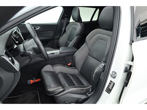 Volvo V60 2.0 B4 R-Design | Pano-dak | Head-up | 360 camera | H&K Audio | ACC | Blis |