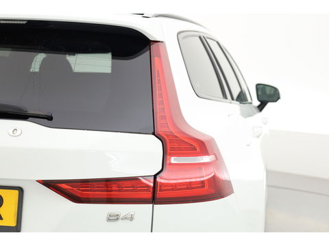 Volvo V60 2.0 B4 R-Design | Pano-dak | Head-up | 360 camera | H&K Audio | ACC | Blis |