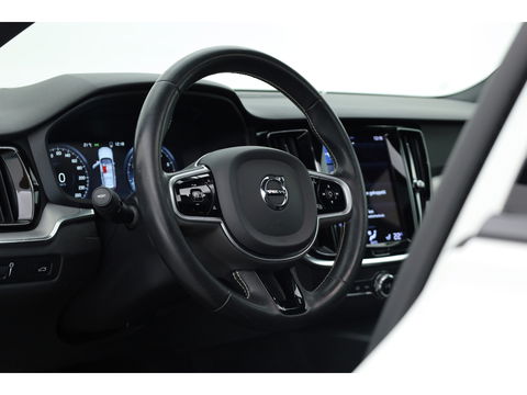 Volvo V60 2.0 B4 R-Design | Pano-dak | Head-up | 360 camera | H&K Audio | ACC | Blis |