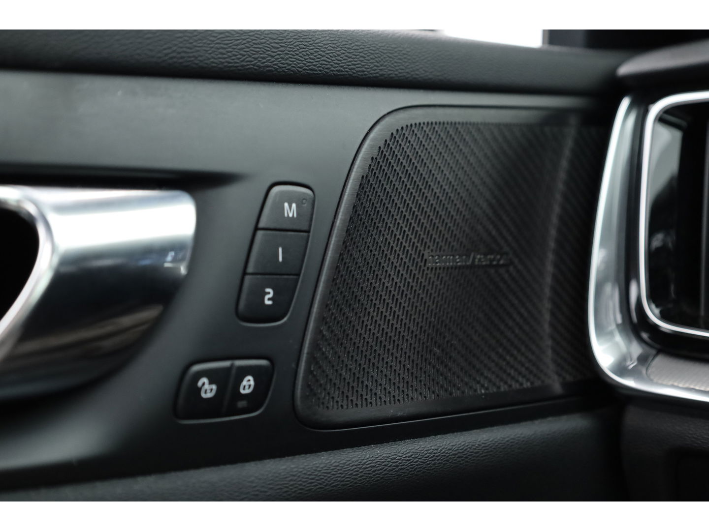 Volvo V60 2.0 B4 R-Design | Pano-dak | Head-up | 360 camera | H&K Audio | ACC | Blis |
