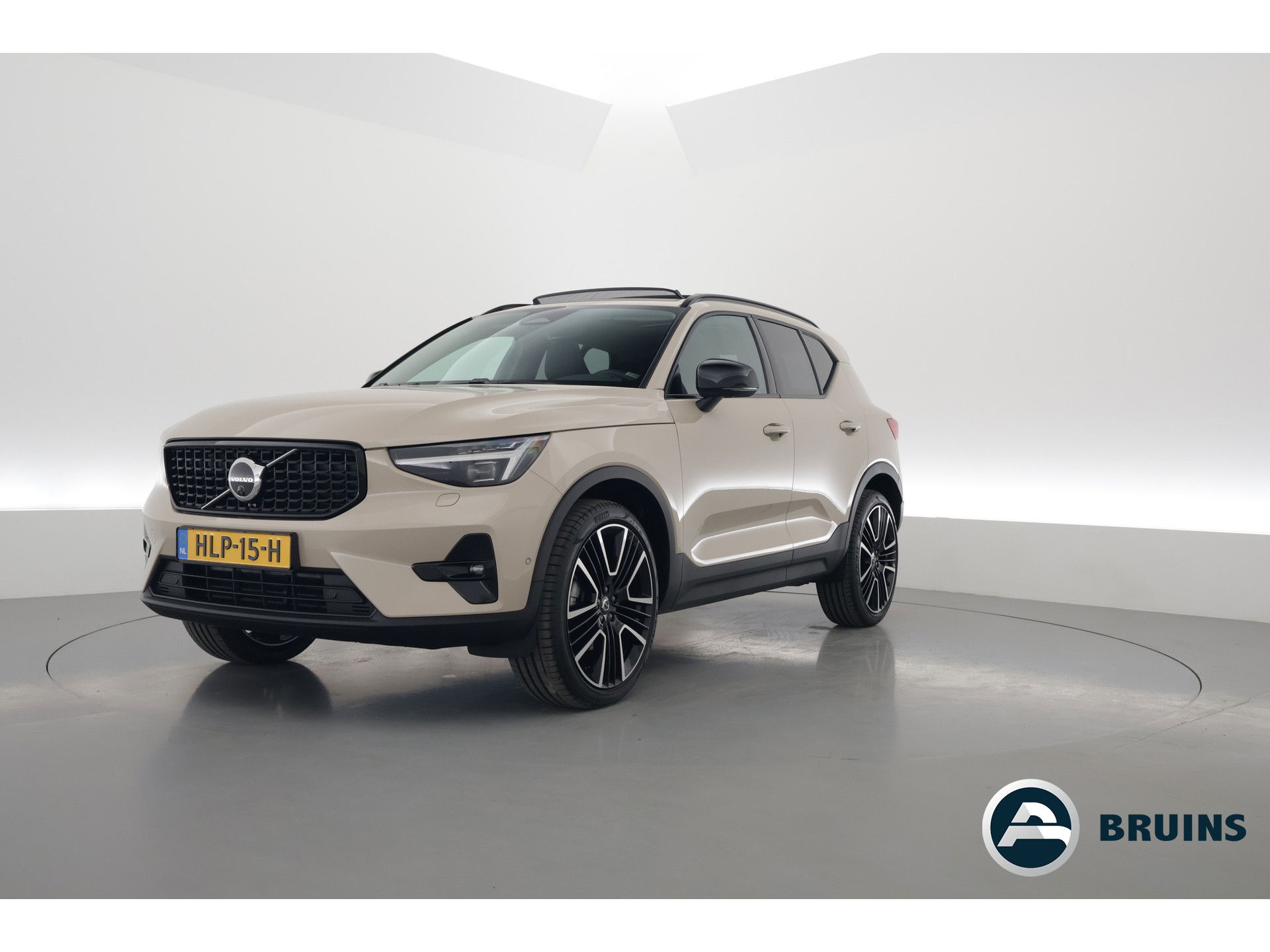 Volvo XC40 2.0 B4 Ultra Dark | Pano | Matrix LED | 360cam | 21'' | Pilot Assist | H&K