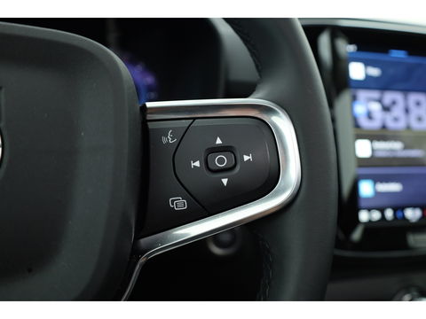 Volvo XC40 2.0 B4 Ultra Dark | Pano | Matrix LED | 360cam | 21'' | Pilot Assist | H&K