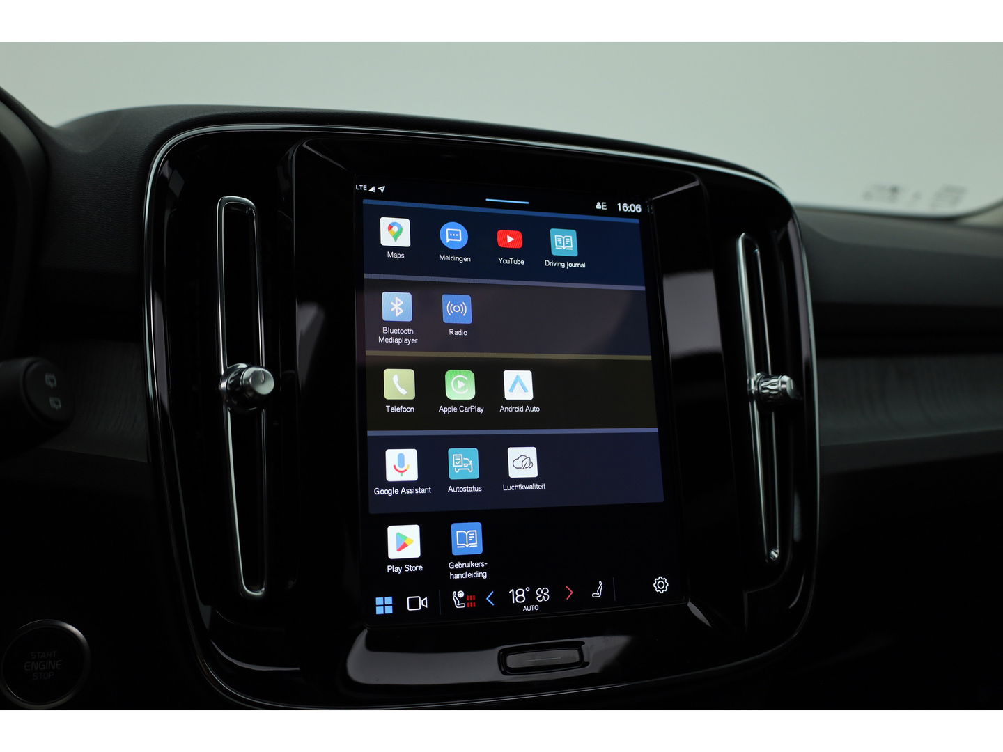 Volvo XC40 2.0 B4 Ultra Dark | Pano | Matrix LED | 360cam | 21'' | Pilot Assist | H&K