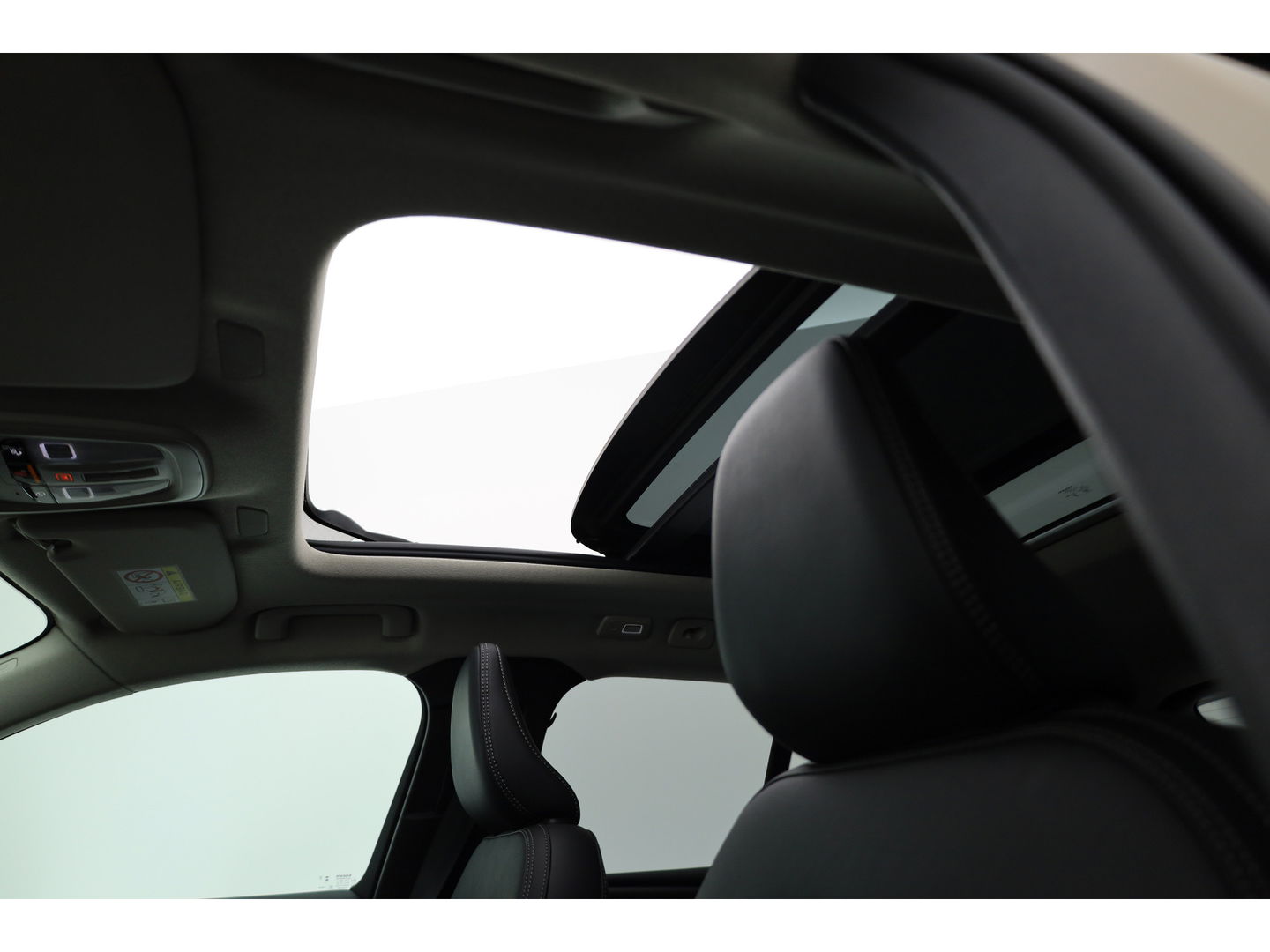 Volvo XC40 2.0 B4 Ultra Dark | Pano | Matrix LED | 360cam | 21'' | Pilot Assist | H&K