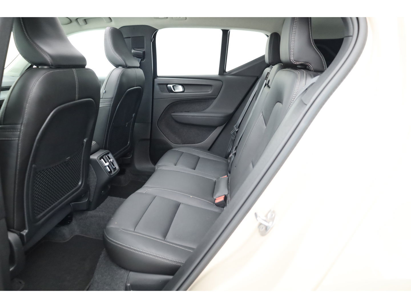 Volvo XC40 2.0 B4 Ultra Dark | Pano | Matrix LED | 360cam | 21'' | Pilot Assist | H&K