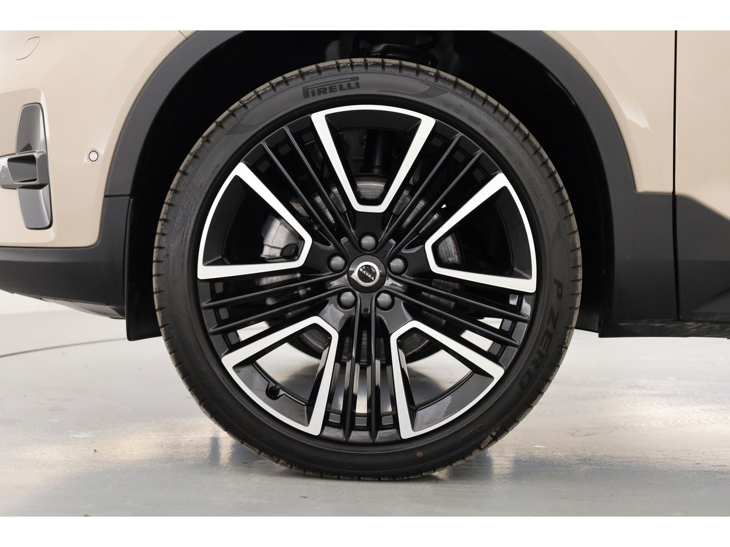 Volvo XC40 2.0 B4 Ultra Dark | Pano | Matrix LED | 360cam | 21'' | Pilot Assist | H&K