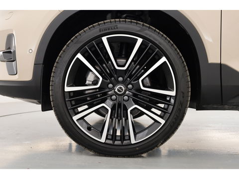 Volvo XC40 2.0 B4 Ultra Dark | Pano | Matrix LED | 360cam | 21'' | Pilot Assist | H&K