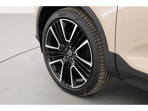 Volvo XC40 2.0 B4 Ultra Dark | Pano | Matrix LED | 360cam | 21'' | Pilot Assist | H&K