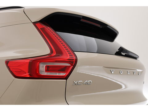 Volvo XC40 2.0 B4 Ultra Dark | Pano | Matrix LED | 360cam | 21'' | Pilot Assist | H&K