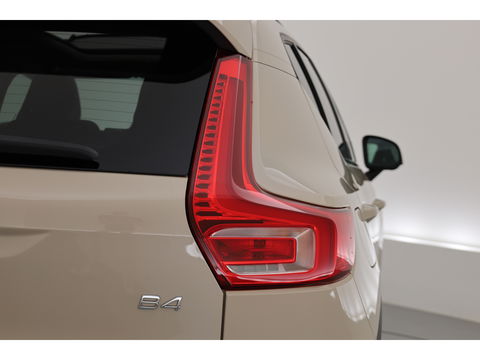 Volvo XC40 2.0 B4 Ultra Dark | Pano | Matrix LED | 360cam | 21'' | Pilot Assist | H&K