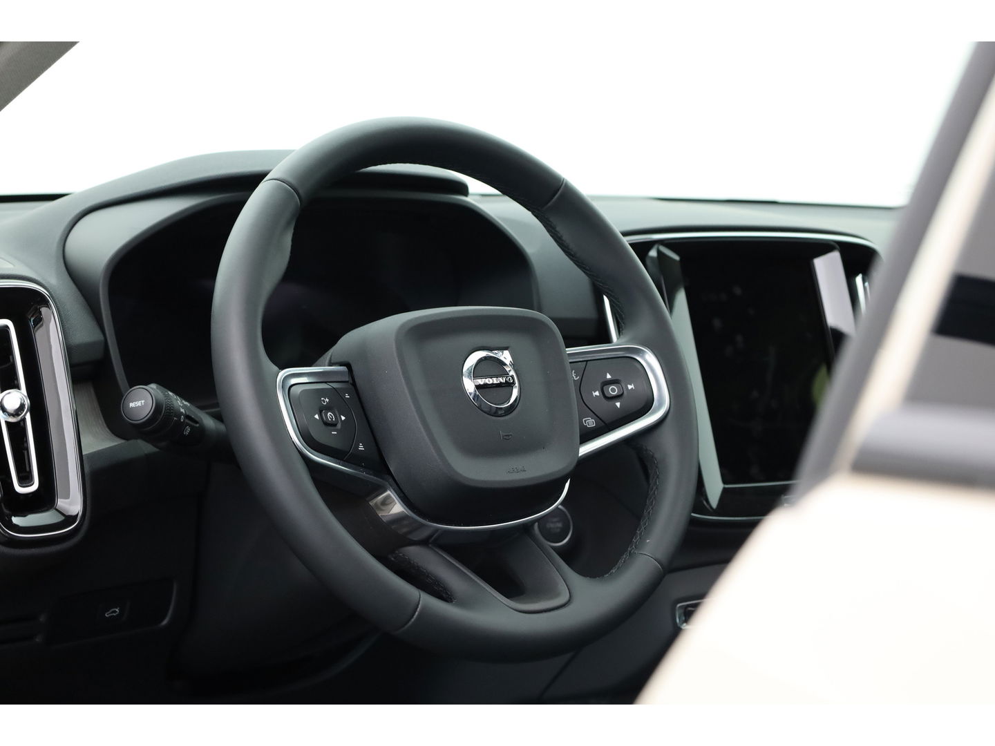 Volvo XC40 2.0 B4 Ultra Dark | Pano | Matrix LED | 360cam | 21'' | Pilot Assist | H&K