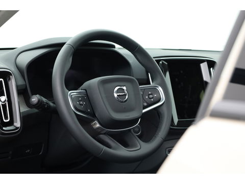 Volvo XC40 2.0 B4 Ultra Dark | Pano | Matrix LED | 360cam | 21'' | Pilot Assist | H&K