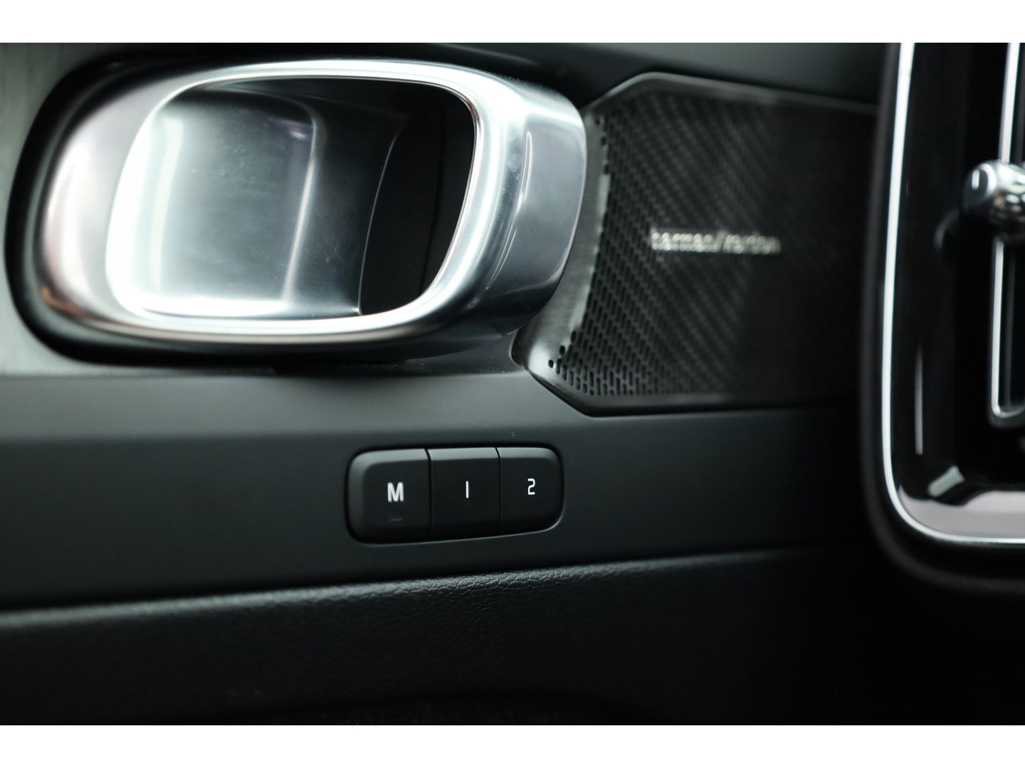 Volvo XC40 2.0 B4 Ultra Dark | Pano | Matrix LED | 360cam | 21'' | Pilot Assist | H&K