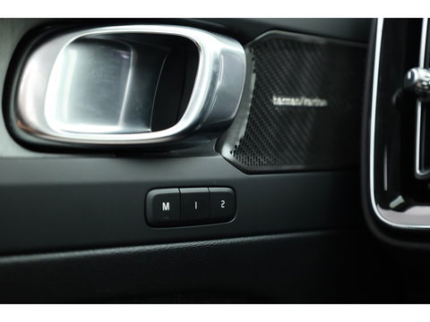 Volvo XC40 2.0 B4 Ultra Dark | Pano | Matrix LED | 360cam | 21'' | Pilot Assist | H&K