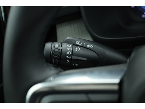 Volvo XC40 2.0 B4 Ultra Dark | Pano | Matrix LED | 360cam | 21'' | Pilot Assist | H&K