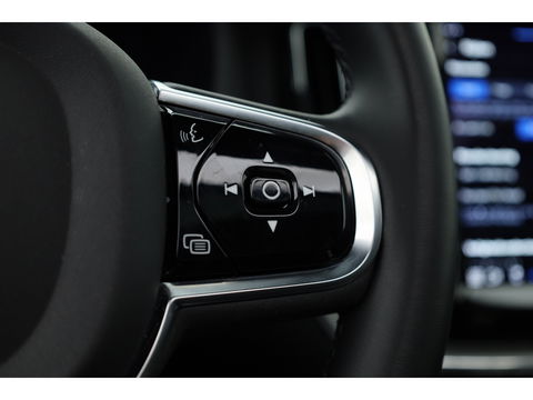 Volvo XC60 2.0 T8 Plug-in hybrid AWD Ultimate Dark | Luchtvering | Pano | B&W audio  | Head-up | Trekhaak | 360 camera