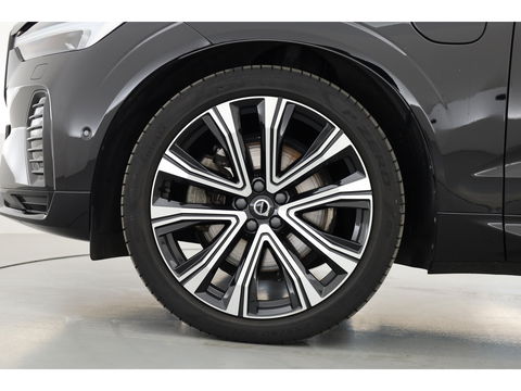 Volvo XC60 2.0 T8 Plug-in hybrid AWD Ultimate Dark | Luchtvering | Pano | B&W audio  | Head-up | Trekhaak | 360 camera
