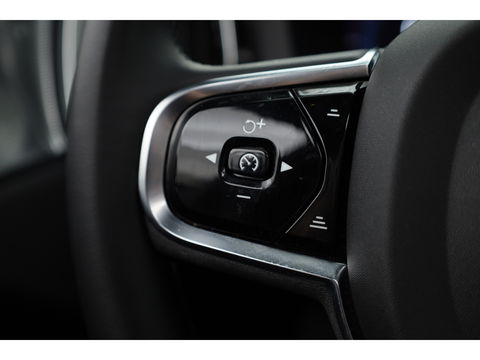Volvo XC60 2.0 T8 Plug-in hybrid AWD Ultimate Dark | Luchtvering | Pano | B&W audio  | Head-up | Trekhaak | 360 camera