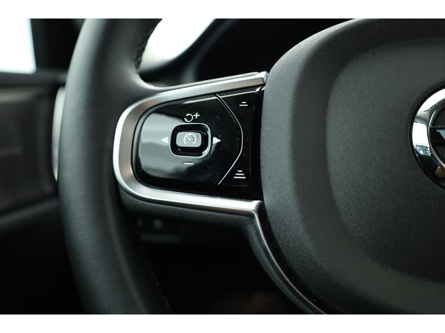 Volvo V60 T6 Recharge Plus Bright | Trekhaak | 360 camera | 4x stoel- + stuurverw. | H&K audo |