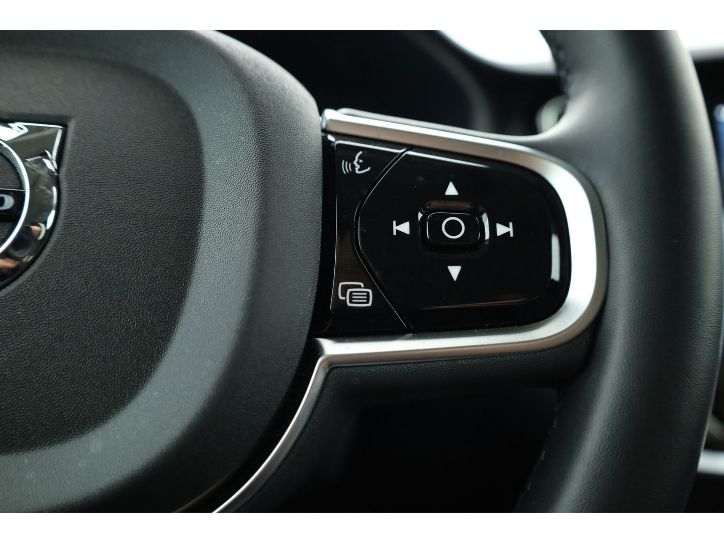 Volvo V60 T6 Recharge Plus Bright | Trekhaak | 360 camera | 4x stoel- + stuurverw. | H&K audo |