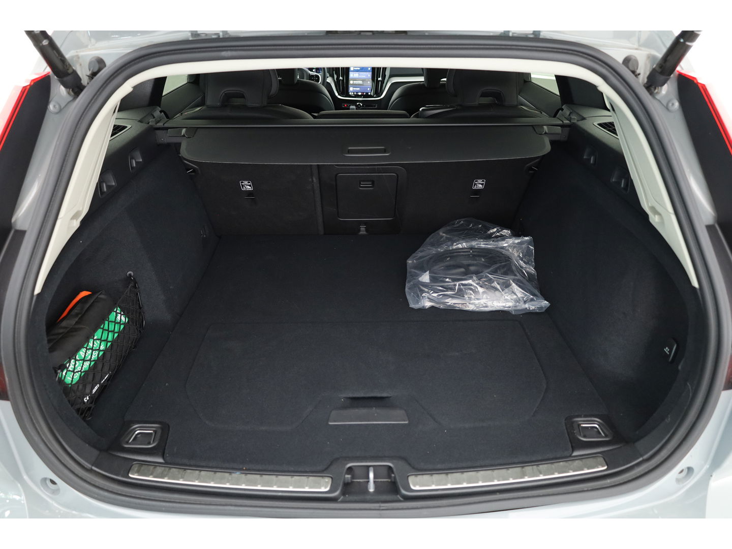 Volvo V60 T6 Recharge Plus Bright | Trekhaak | 360 camera | 4x stoel- + stuurverw. | H&K audo |