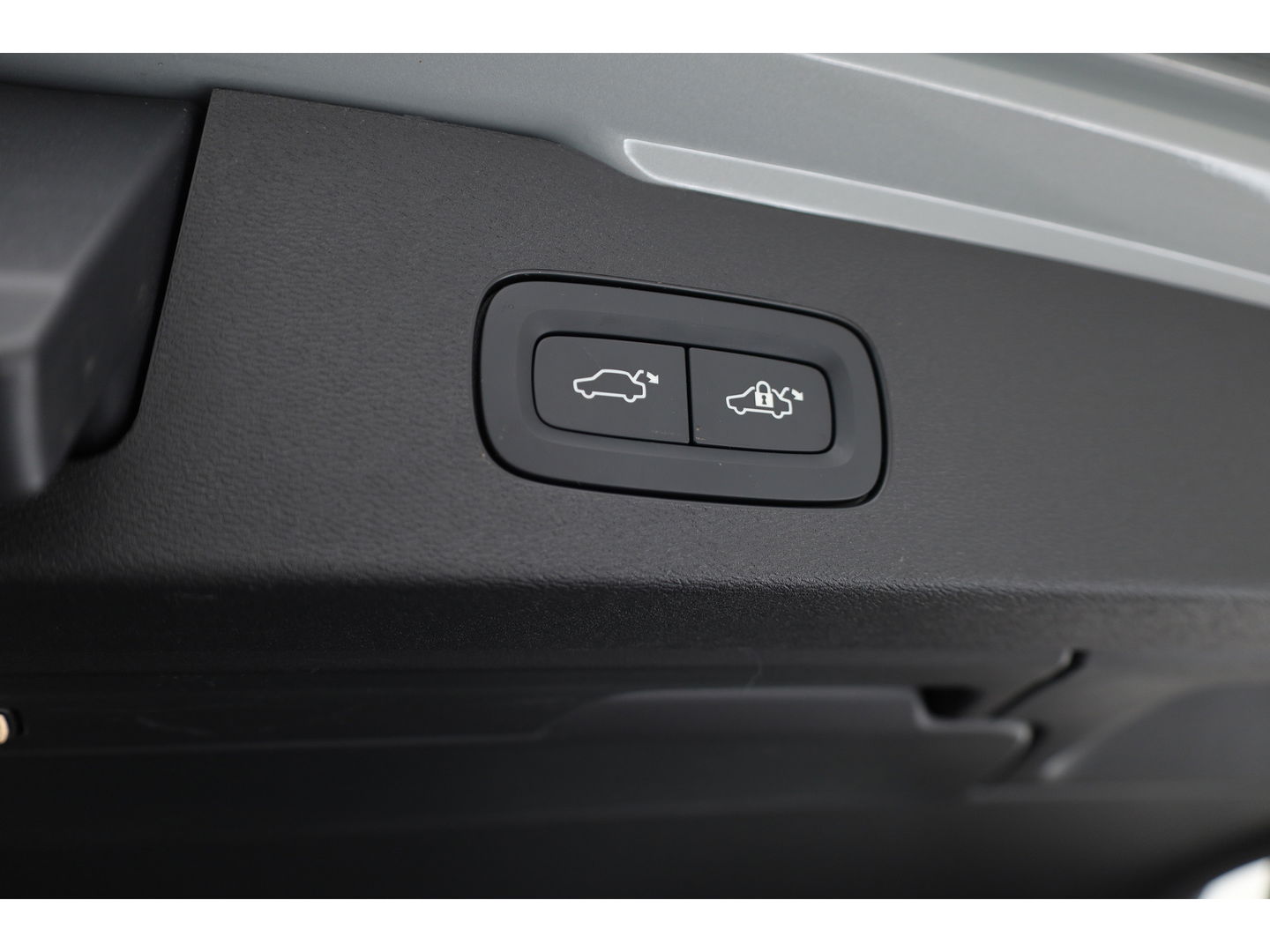 Volvo V60 T6 Recharge Plus Bright | Trekhaak | 360 camera | 4x stoel- + stuurverw. | H&K audo |