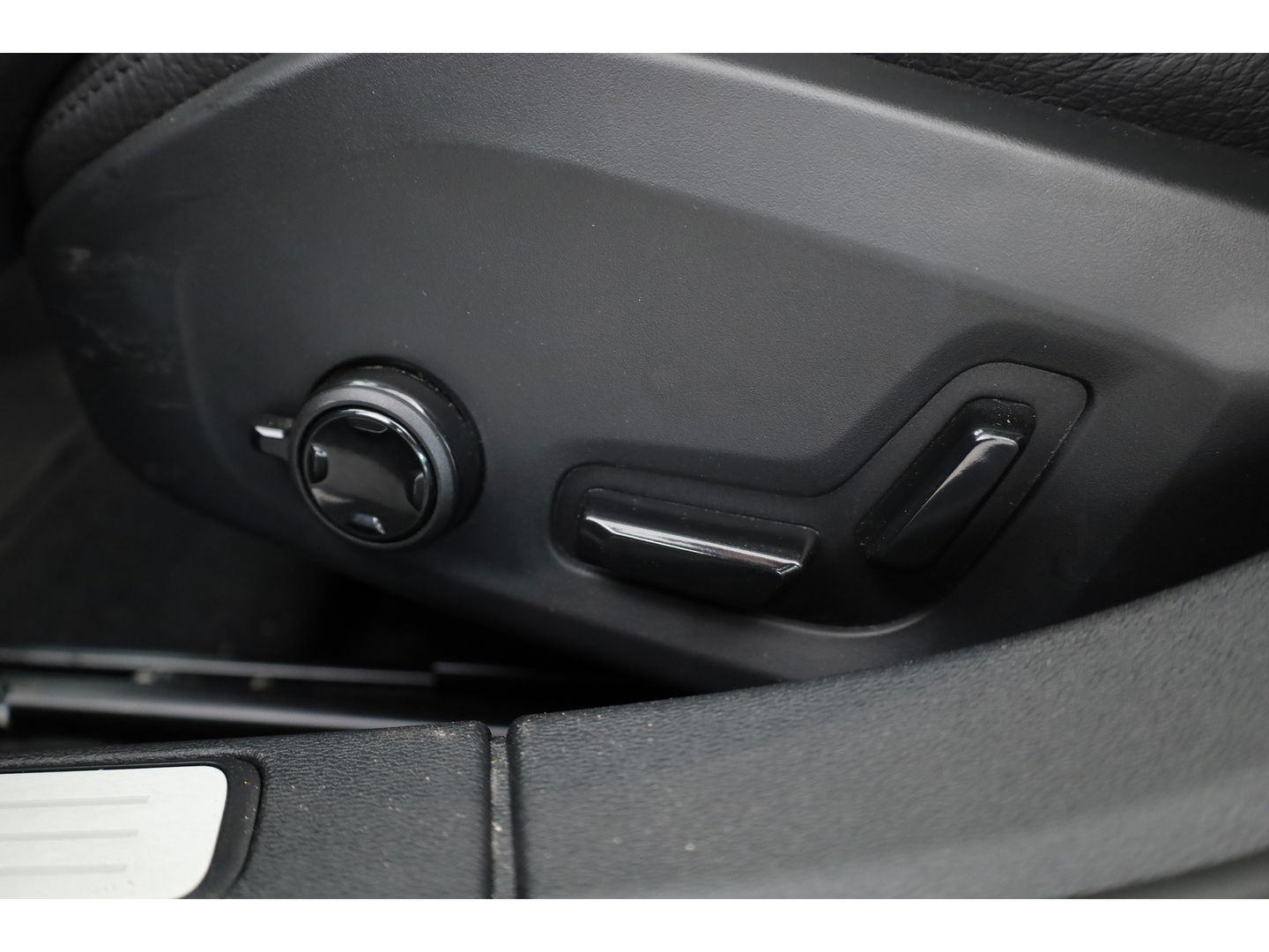 Volvo V60 T6 Recharge Plus Bright | Trekhaak | 360 camera | 4x stoel- + stuurverw. | H&K audo |