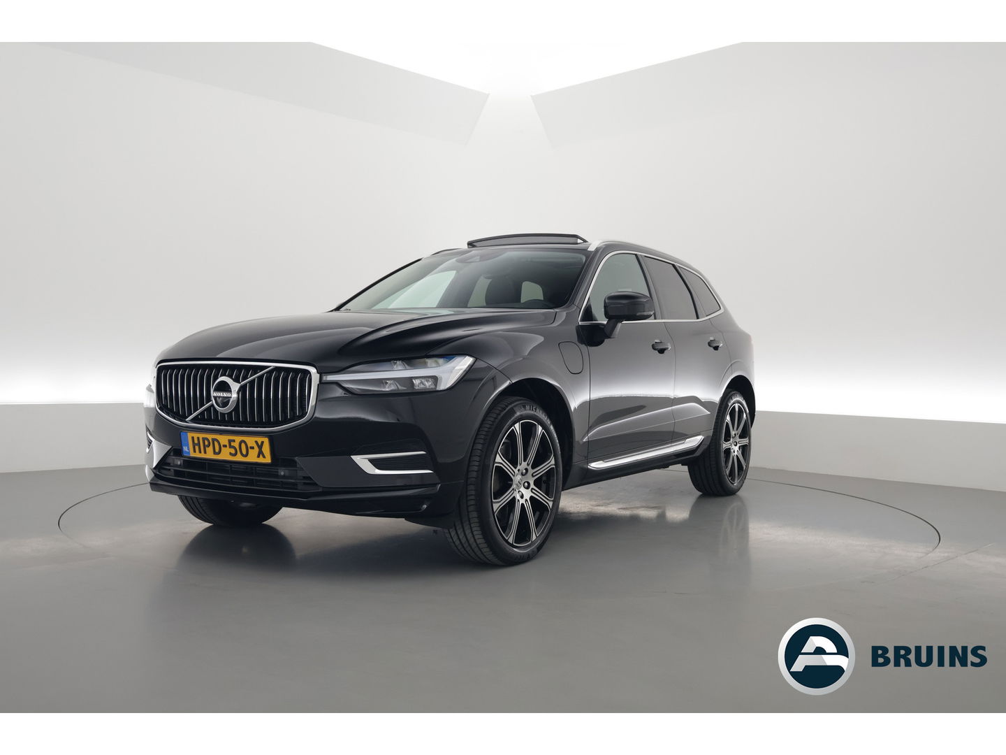 Volvo XC60 2.0 T6 Plug-in hybrid AWD Inscription | Pano-dak | Trekhaak | Head-up | H&K audio | 360 camera | Stuur+Stoelverw. + koeling |