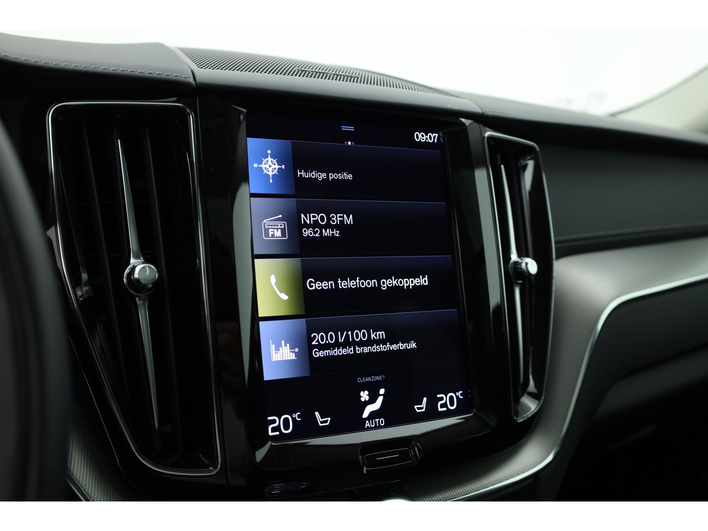 Volvo XC60 2.0 T6 Plug-in hybrid AWD Inscription | Pano-dak | Trekhaak | Head-up | H&K audio | 360 camera | Stuur+Stoelverw. + koeling |