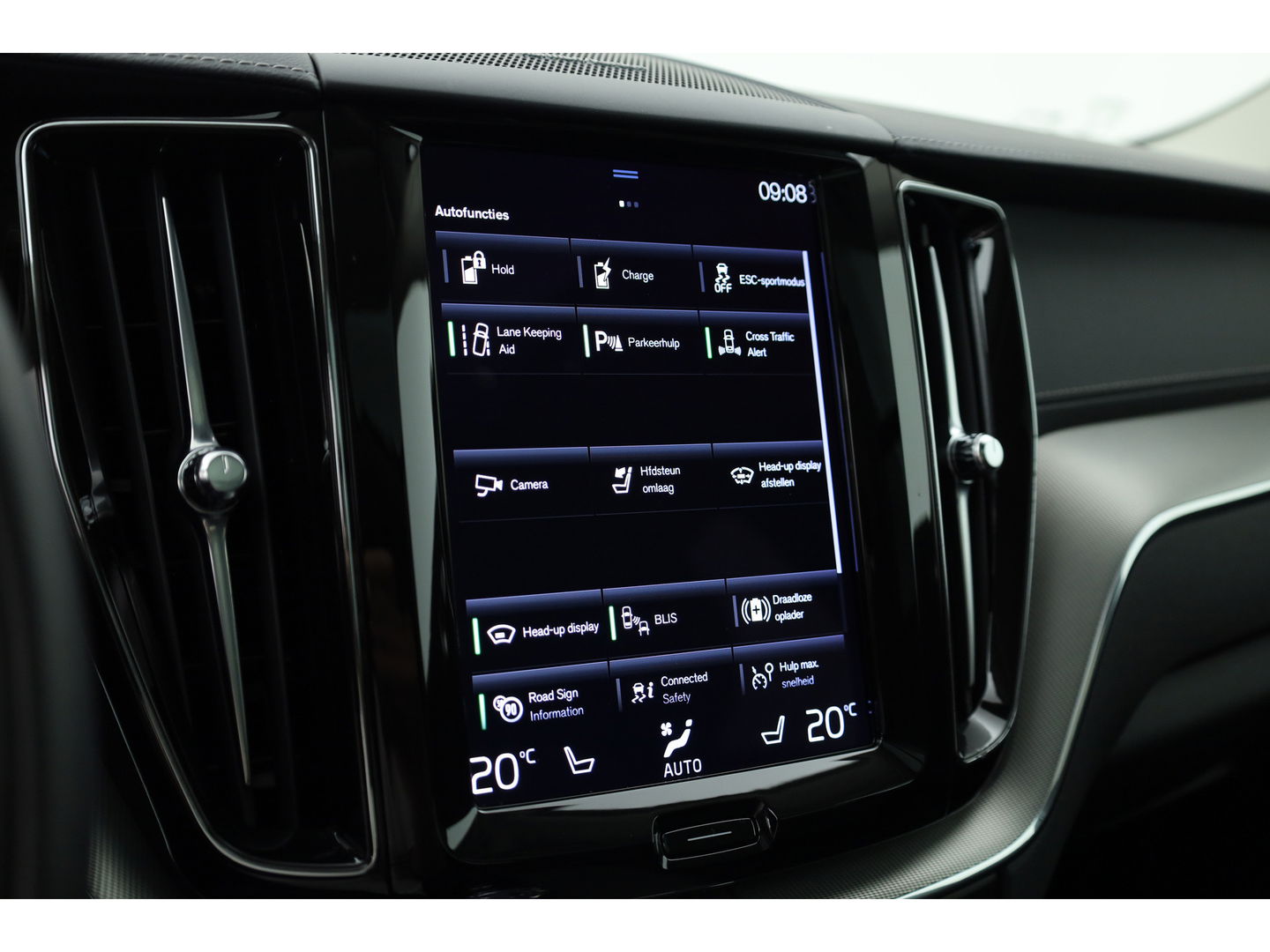 Volvo XC60 2.0 T6 Plug-in hybrid AWD Inscription | Pano-dak | Trekhaak | Head-up | H&K audio | 360 camera | Stuur+Stoelverw. + koeling |