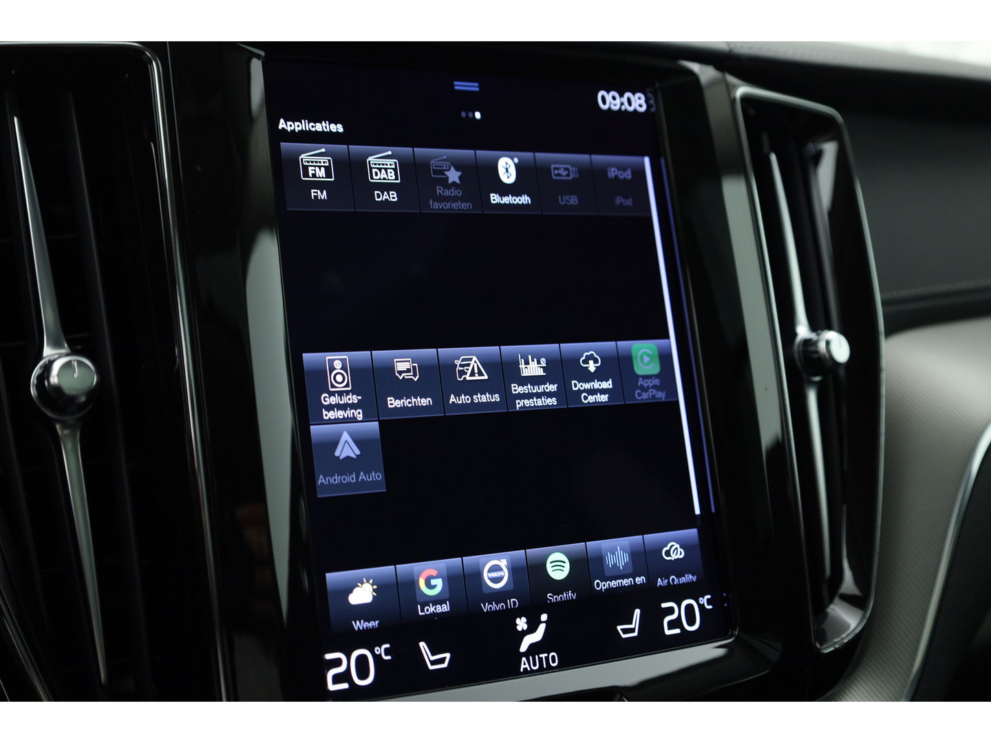Volvo XC60 2.0 T6 Plug-in hybrid AWD Inscription | Pano-dak | Trekhaak | Head-up | H&K audio | 360 camera | Stuur+Stoelverw. + koeling |