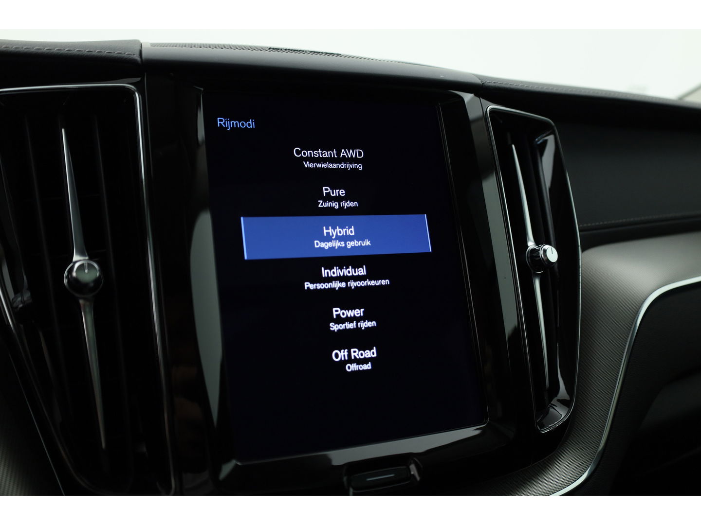 Volvo XC60 2.0 T6 Plug-in hybrid AWD Inscription | Pano-dak | Trekhaak | Head-up | H&K audio | 360 camera | Stuur+Stoelverw. + koeling |